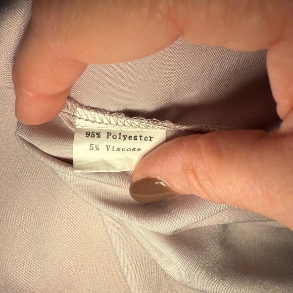 Caryn Lawn Betsy Top Spring Champagne Satin Vneck Boxy Blouse One Size NEW - Picture 8 of 8